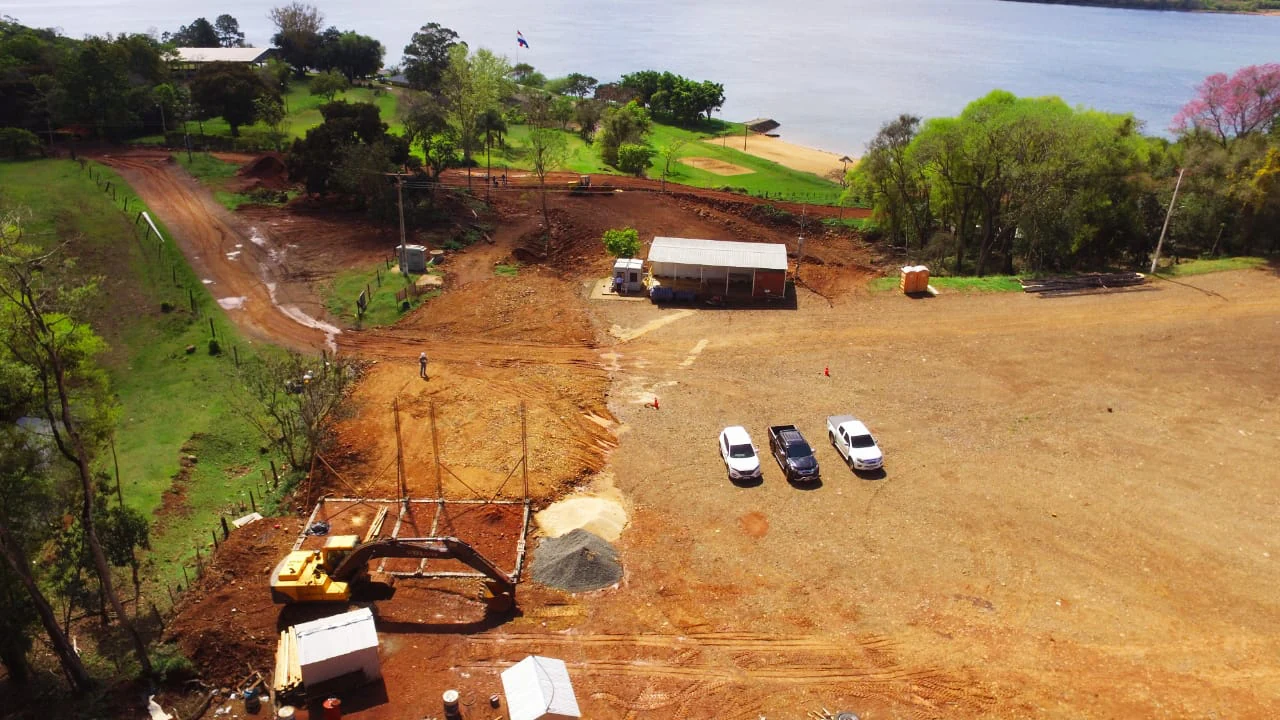 Pavimentos y acceso en obra del Puerto Paredon Hohenau